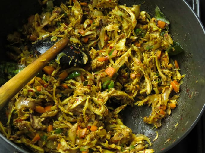 savory chicken filling for the adukku roti.