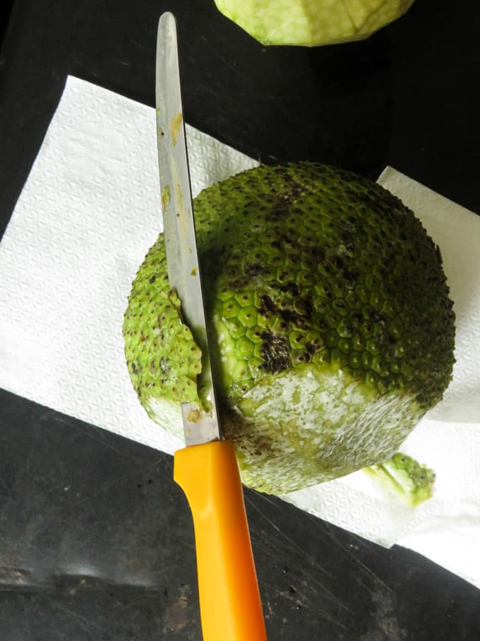 how to cut the skin of breadfruit image.