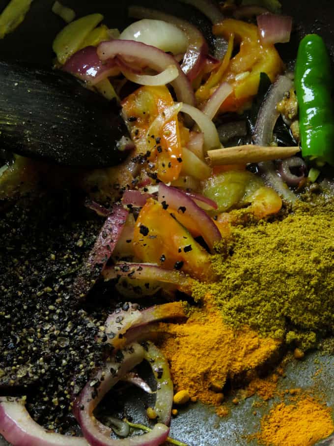 tempered spices for the canned pepper fish curry.