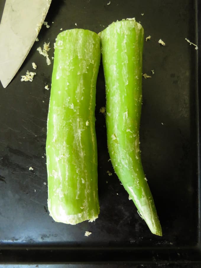 cleaning snake gourd