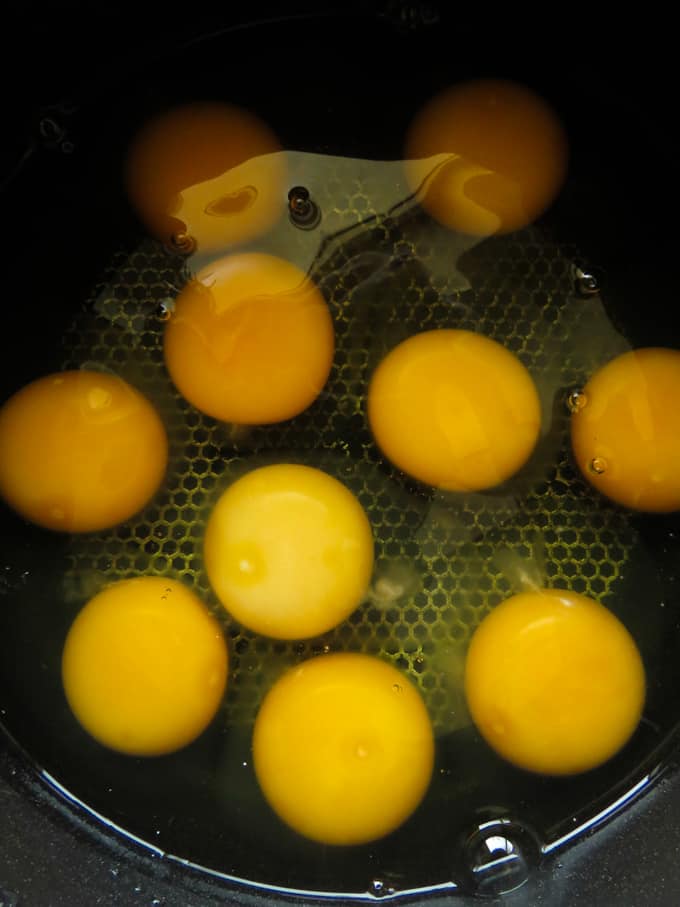 preparing the egg custard for the watalappam.