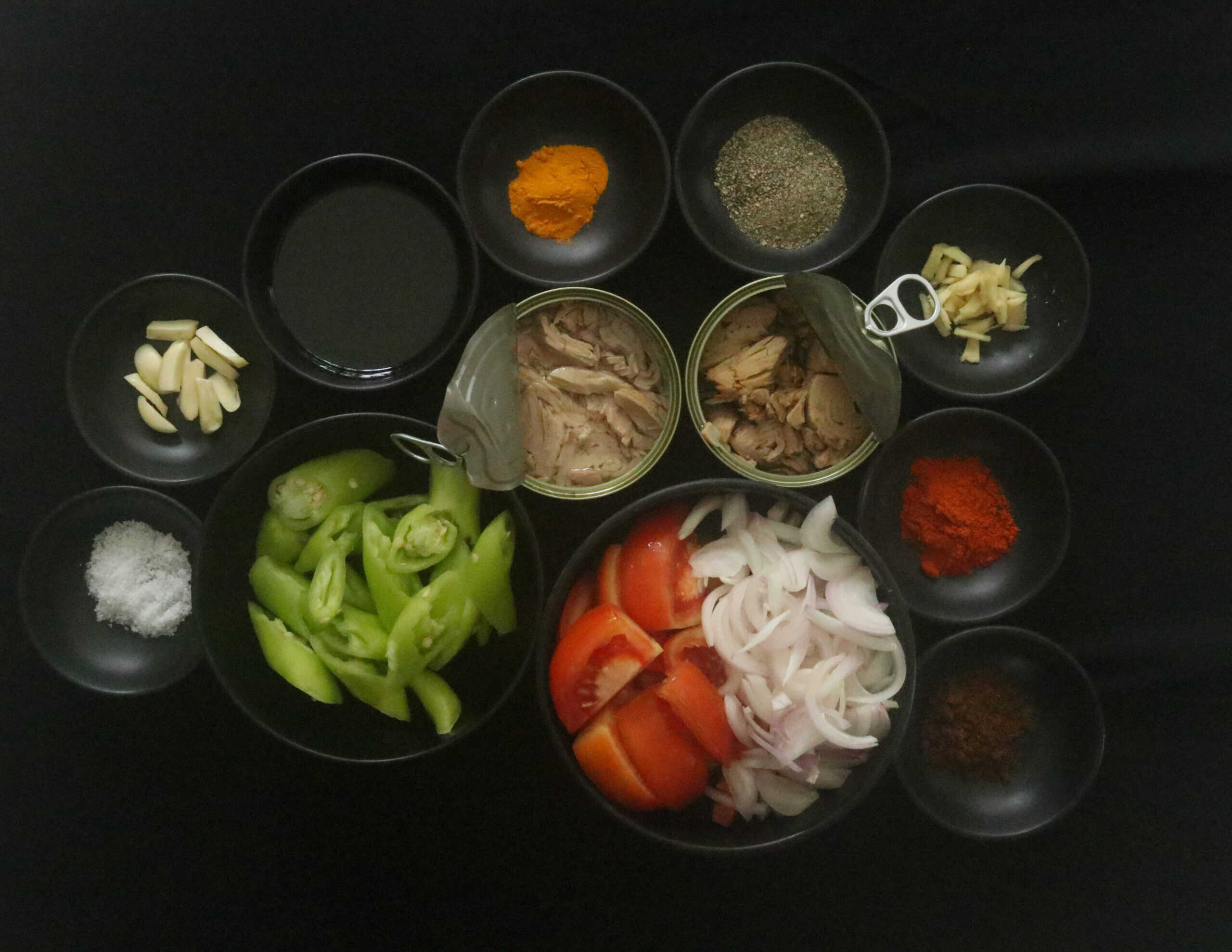 ingredients to cook the canned tuna stir fry.