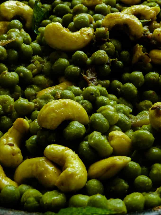 completely cooked Sri Lankan cashew and green peas curry.