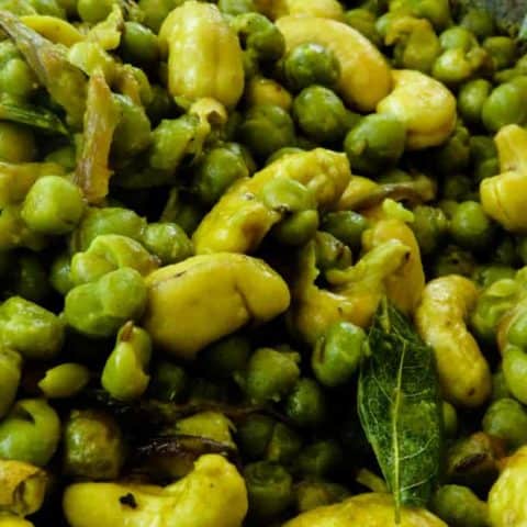 Sri Lankan cashew and green peas curry.