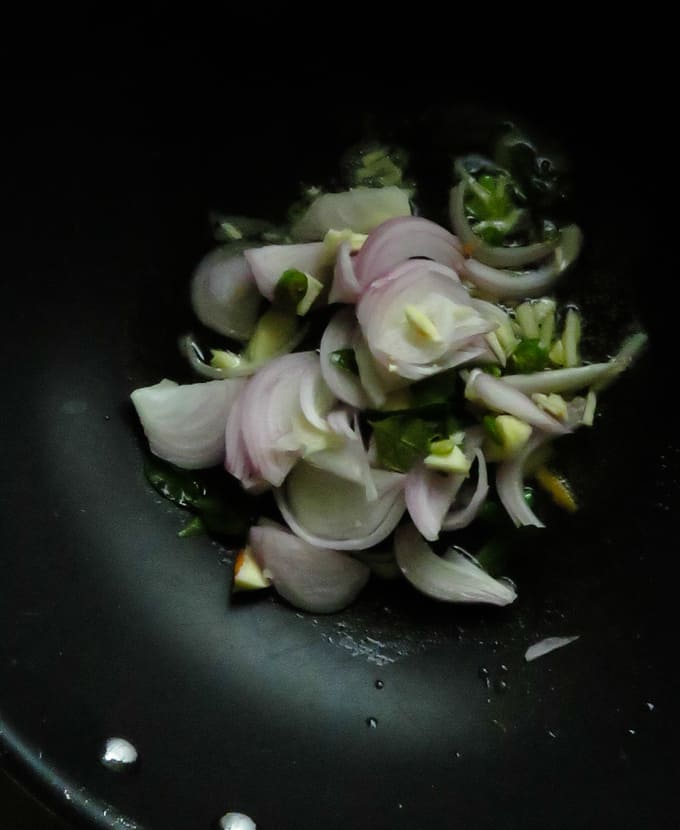 tempering the ingredients to make the vegetable noodles.