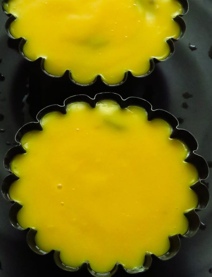 setting custard pudding in a mould