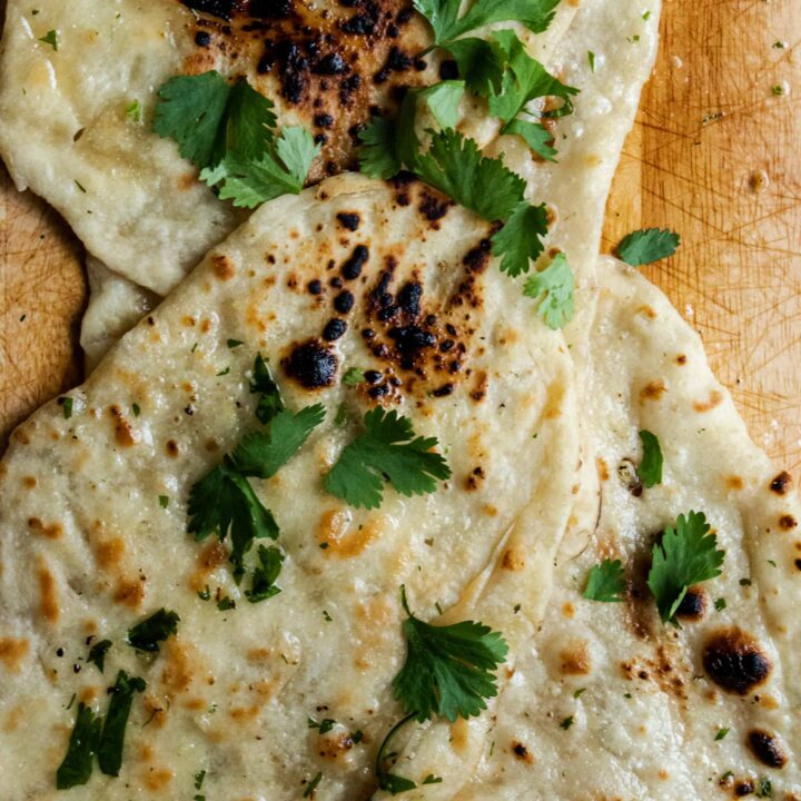 garlic naan no yeast recipe placed on a wooden board.