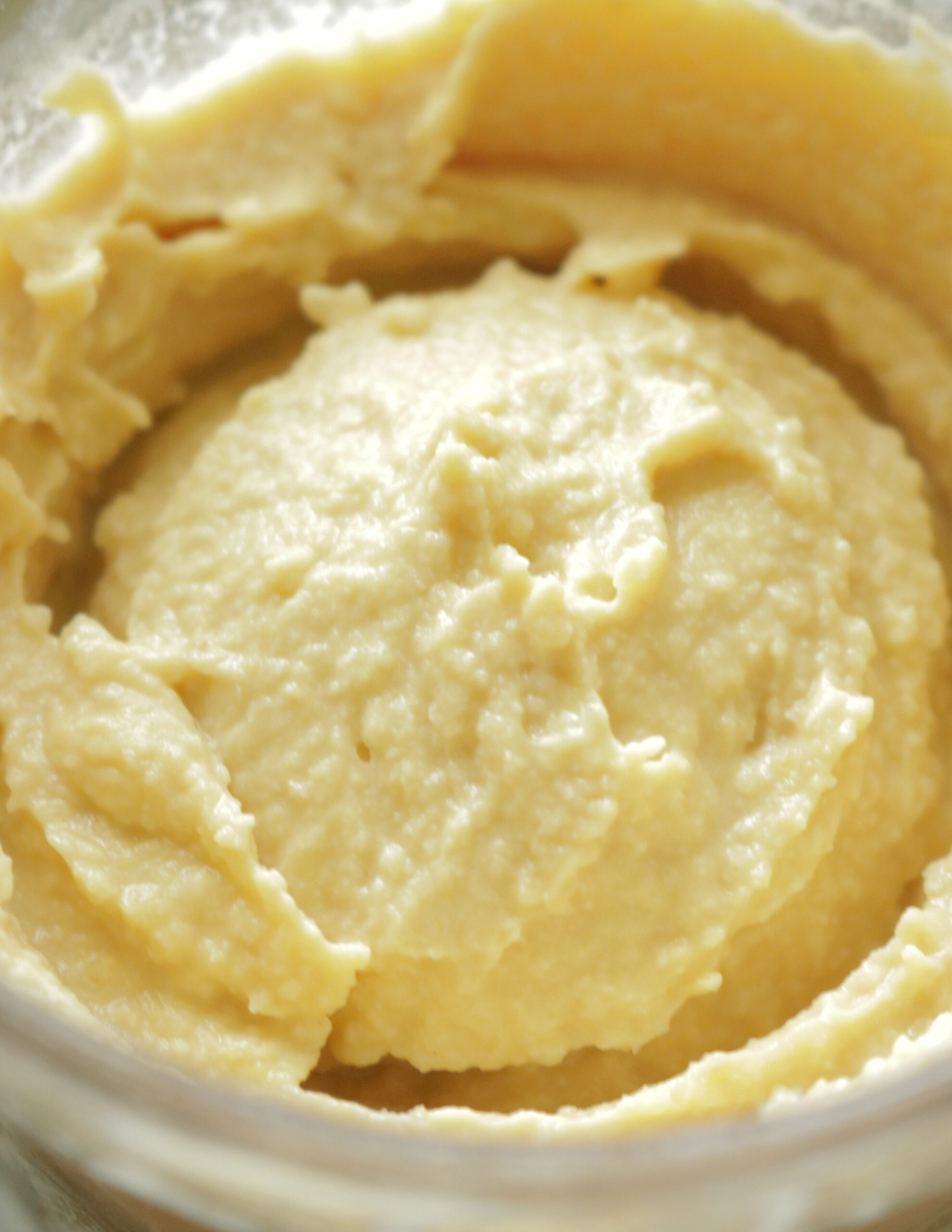 blending chickpea to a smooth paste