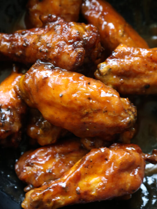 air fryer spicy hot wings(buffalo wings)in an air fryer