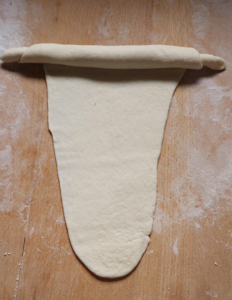 rolling the shape of the kibula banis