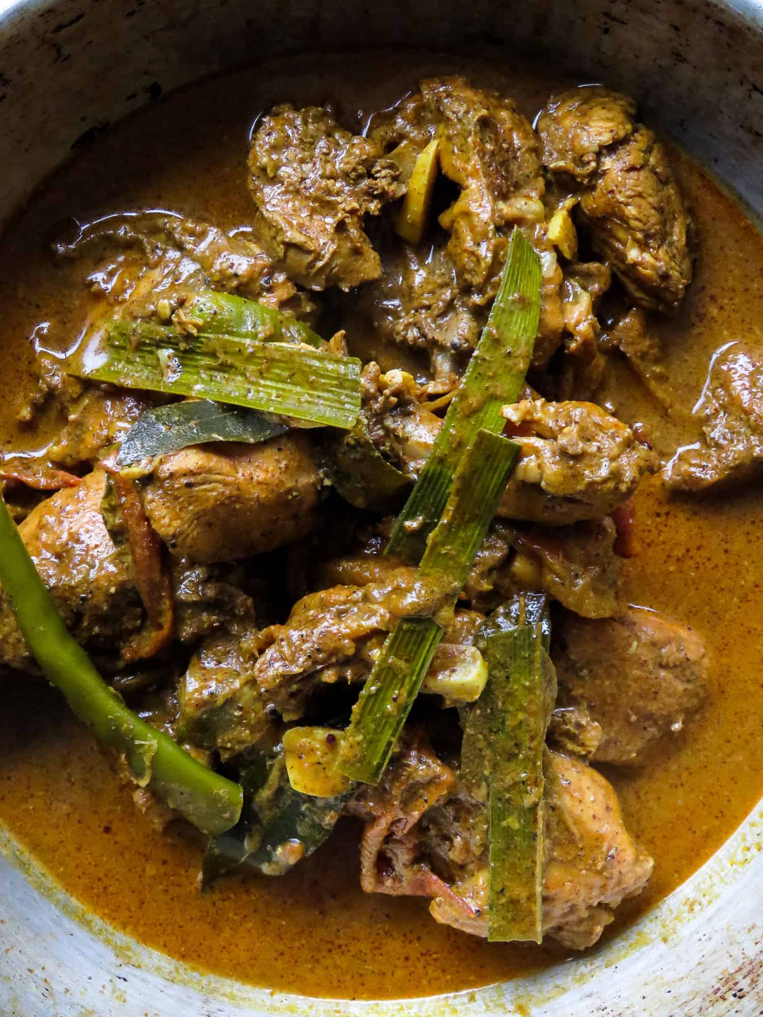 Jaffna curry powder chicken curry. ISLAND SMILE