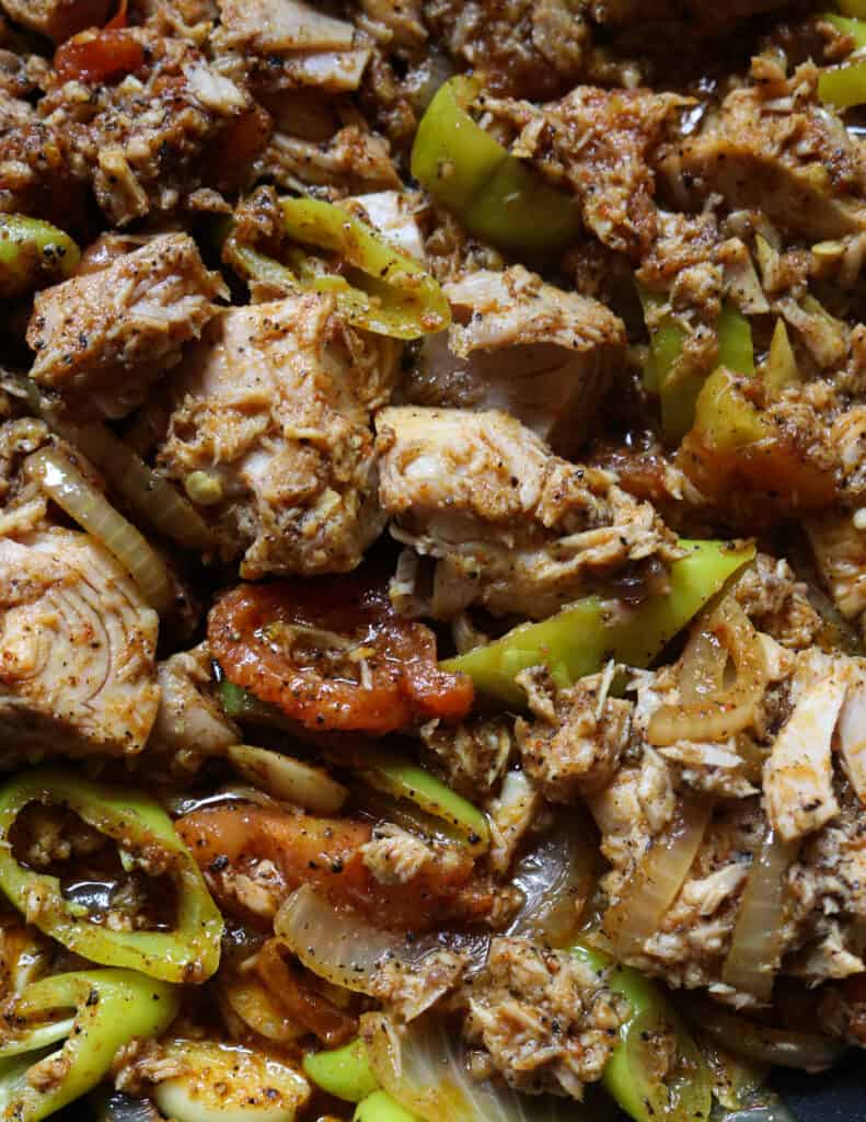 chunks of canned tuna cooked with tomatoes, green peppers to make the stir fry